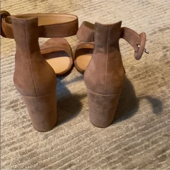 New without tags Gianvito Rossi Brown Block Heel Sandals